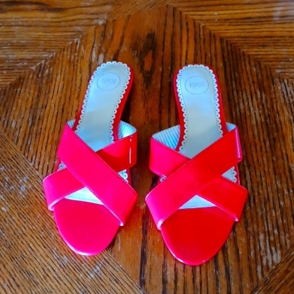 BRYERS 1901 CRISS-CROSS SLIP ON  SANDALS. - Picture 1 of 7